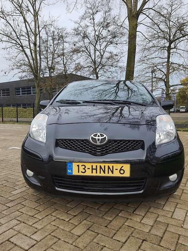 Zwart Gebruikt 2009 Toyota Yaris MPV | € 3.999 (Eerlijke prijs) - Afbeelding 1/4