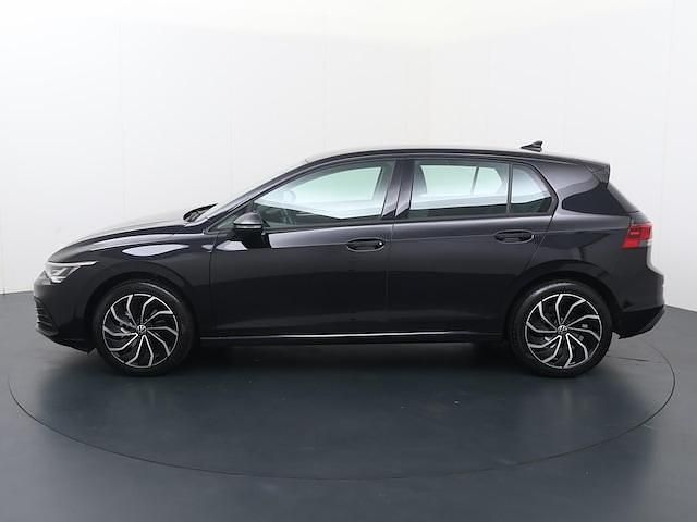 Occasion VW Golf VII Life 110 PK (80 kW) 2021 Zwart Hatchback