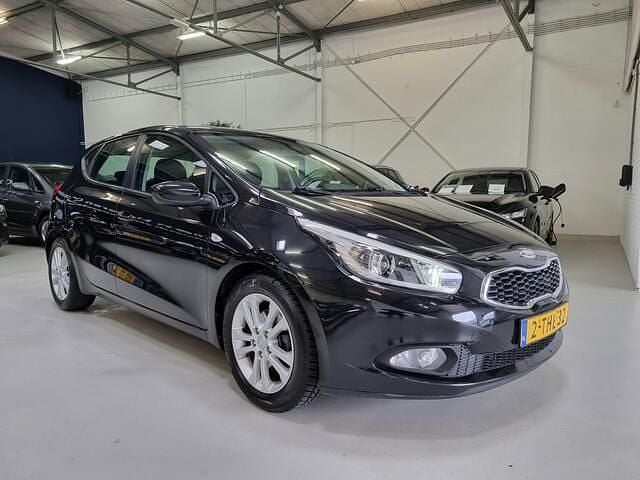Occasion Kia Ceed 101 PK (74 kW) 2012 Zwart Hatchback