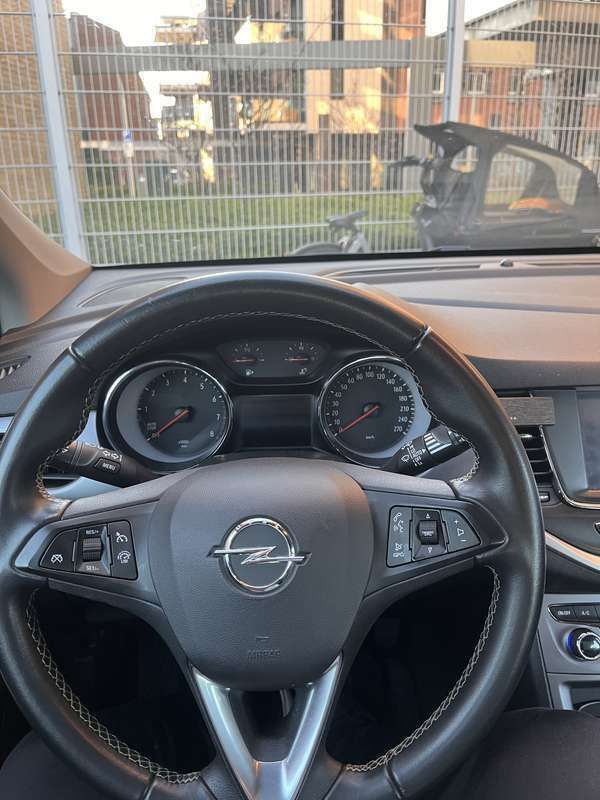 Zwart Gebruikt 2020 Opel Astra Edition Stationwagen | € 11.000 (Goede deal) - Afbeelding 1/4