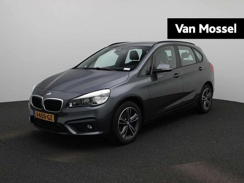 Grijs, metallic lak Gebruikt 2018 BMW 220 Active Tourer Executive MPV | € 21.400 (Eerlijke prijs) - Afbeelding 1/4