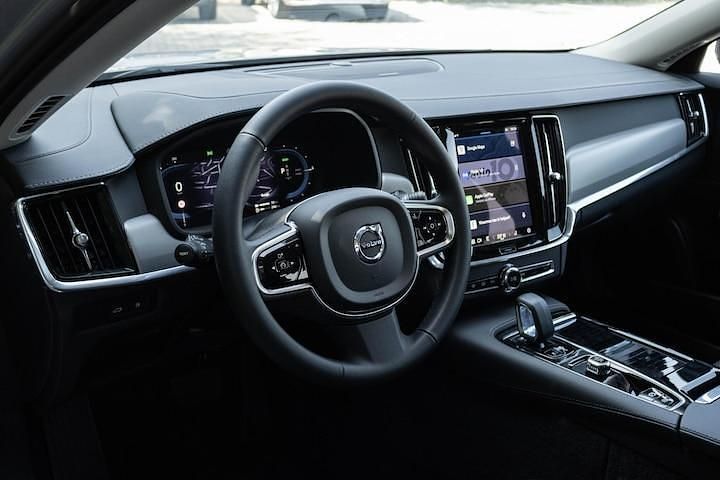 Nieuw Volvo V90 Plus 349 PK (256 kW) 2025 Grijs Stationwagen