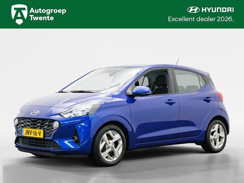 Intense blue (blauw metallic) Occasion 2023 Hyundai i10 Comfort Hatchback | € 16.950 (Eerlijke prijs) - Afbeelding 1/4