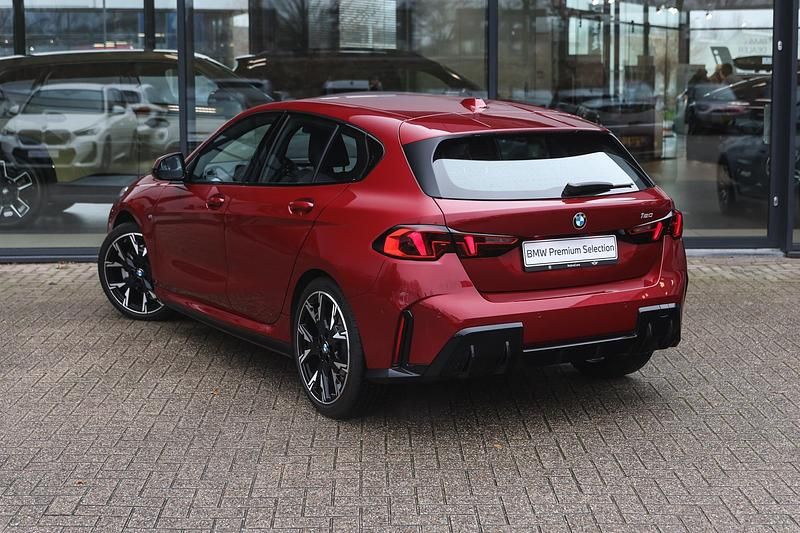 Occasion BMW 120 M Sport 156 PK (114 kW) 2025 Rood Hatchback