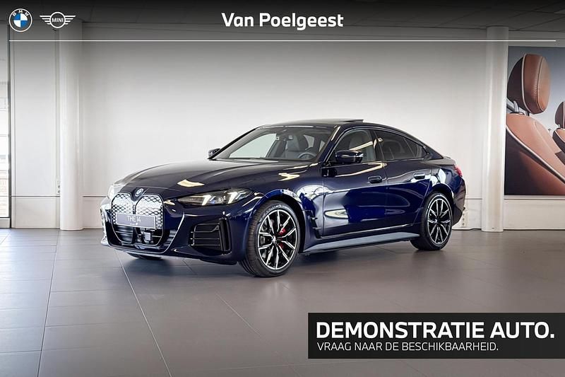 Blauw Nieuw 2025 BMW i4 M Sport Sedan | € 72.900 (Iets duurder) - Afbeelding 1/4