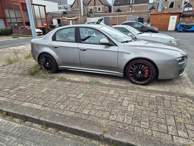 Grijs Gebruikt 2011 Alfa Romeo 159 Distinctive Sedan | € 4.650 (Goede deal) - Afbeelding 1/4