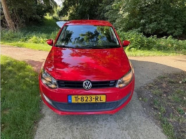 Rood Gebruikt 2010 VW Polo Hatchback | € 4.295 (Eerlijke prijs) - Afbeelding 1/4