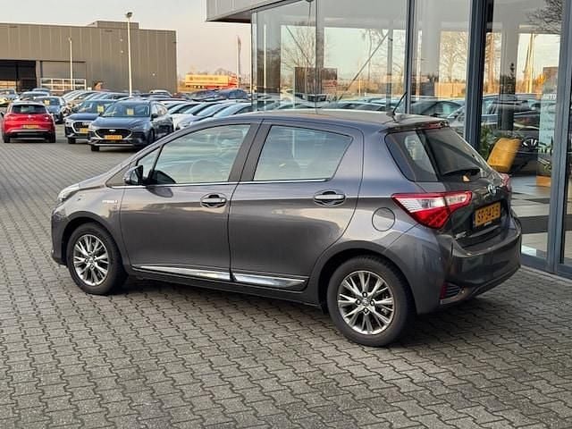 Occasion Toyota Yaris Hybrid Executive 75 PK (55 kW) 2018 Grijs Hatchback