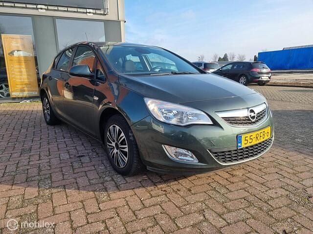 Occasion Opel Astra Edition 140 PK (102 kW) 2011 Groen Hatchback