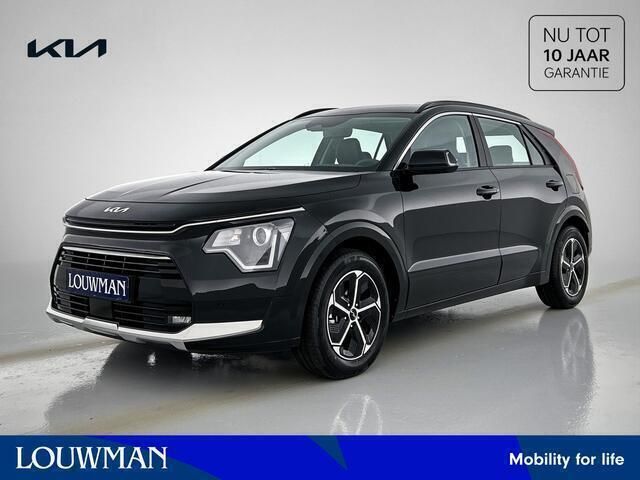Zwart Nieuw 2025 Kia Niro Play SUV | € 37.750 (Eerlijke prijs) - Afbeelding 1/4