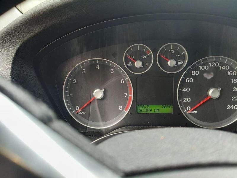 Zwart Gebruikt 2006 Ford Focus Hatchback | € 900 (Goede deal) - Afbeelding 1/4