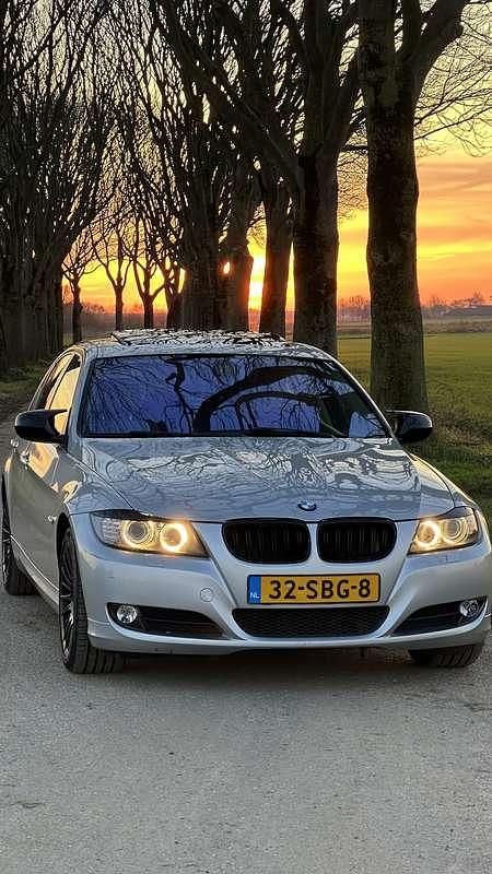 Zilver Occasion 2011 BMW 320 Exclusive Sedan | € 7.000 (Eerlijke prijs) - Afbeelding 1/4