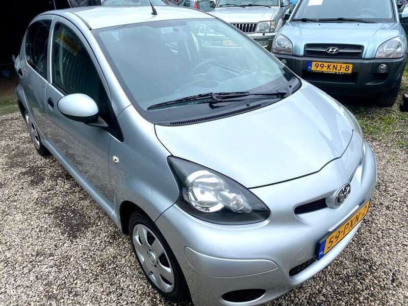 Grijs Gebruikt 2011 Toyota Aygo Cool Hatchback | € 3.750 (Iets duurder) - Afbeelding 1/4
