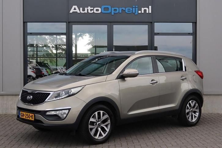 Grijs, metallic lak Gebruikt 2015 Kia Sportage SUV | € 14.745 (Eerlijke prijs) - Afbeelding 1/4