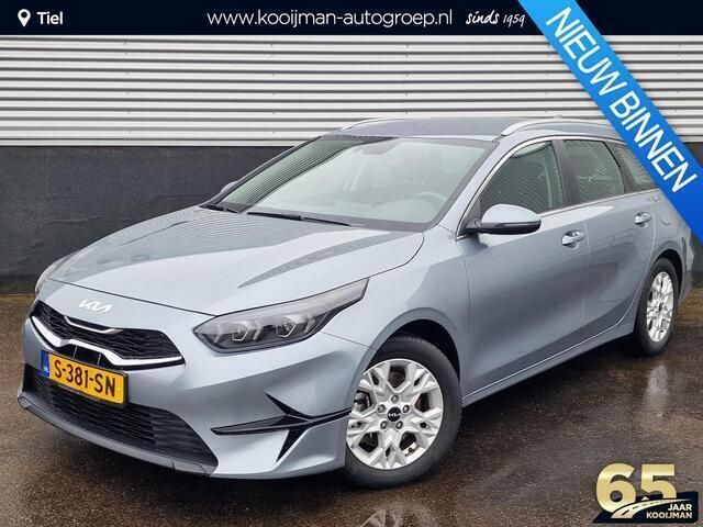 Grijs, metallic lak Gebruikt 2023 Kia Ceed Sportswagon Stationwagen | € 25.900 (Eerlijke prijs) - Afbeelding 1/4