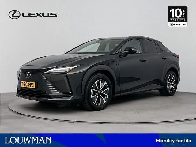 Graphite black metallic (donker zwart metallic) Gebruikt 2023 Lexus RZ 450e Executive Line SUV | € 43.450 - Afbeelding 1/3