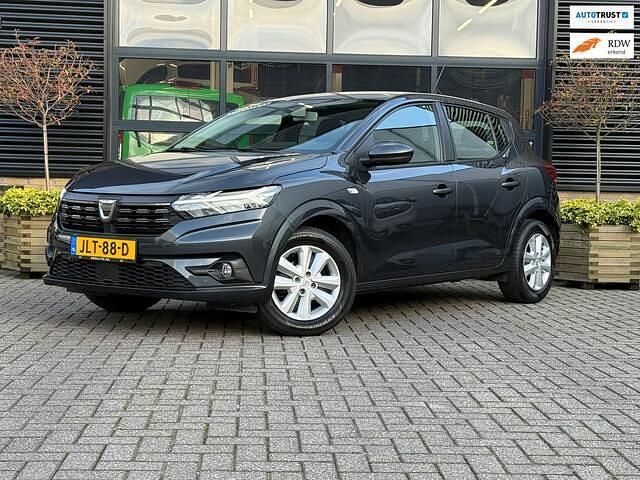 Grijs (metallic) Occasion 2022 Dacia Sandero Expression Hatchback | € 15.995 (Eerlijke prijs) - Afbeelding 1/4