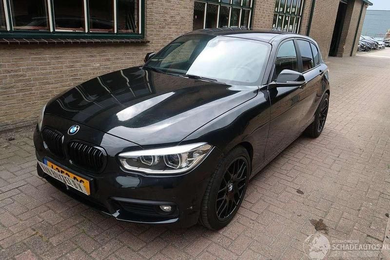Zwart Gebruikt 2018 BMW 118 Hatchback | € 16.500 (Eerlijke prijs) - Afbeelding 1/4