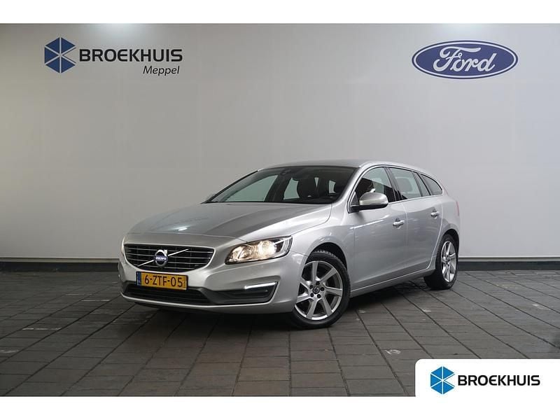 Grijs Gebruikt 2015 Volvo V60 Momentum Stationwagen | € 15.395 (Goede deal) - Afbeelding 1/4
