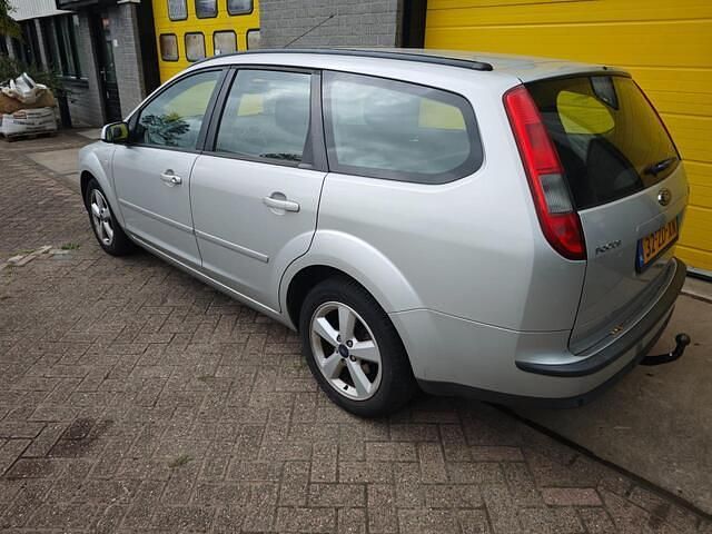 Occasion Ford Focus Ambiente 125 PK (91 kW) 2008 Grijs (metallic) Stationwagen