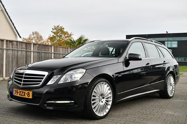 Zwart Gebruikt 2011 Mercedes E200 Avantgarde Stationwagen | € 10.950 (Eerlijke prijs) - Afbeelding 1/4
