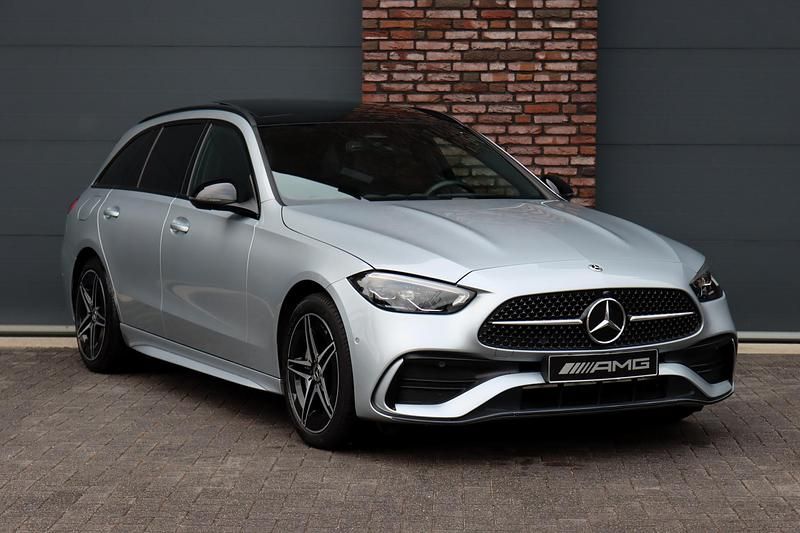 Occasion Mercedes C300 AMG line 2024 Zilver (metallic) Stationwagen