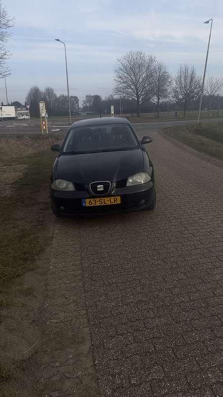 Zwart Occasion 2006 Seat Ibiza Hatchback | € 750 (Goede deal) - Afbeelding 1/4