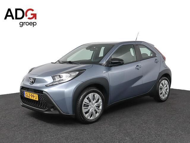 Grijs Gebruikt 2024 Toyota Aygo Play Hatchback | € 17.950 (Eerlijke prijs) - Afbeelding 1/4
