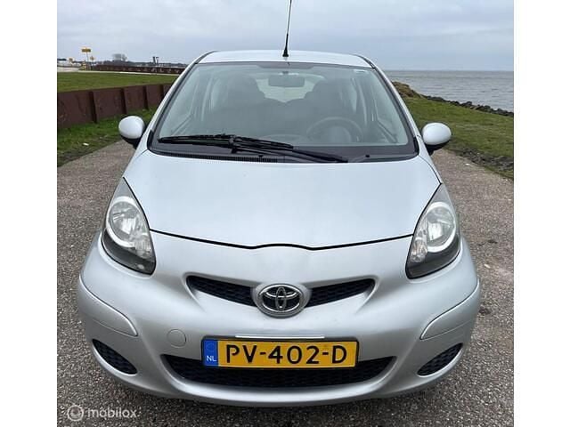 Occasion Toyota Aygo 68 PK (50 kW) 2010 Grijs Hatchback