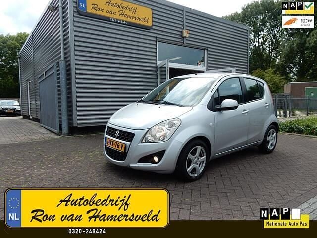 Grijs Gebruikt 2015 Suzuki Splash Exclusive Hatchback | € 5.499 (Goede deal) - Afbeelding 1/4