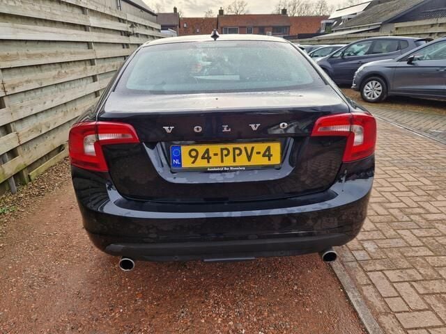 Occasion Volvo S60 Kinetic 150 PK (110 kW) 2011 Zwart, metallic lak Sedan
