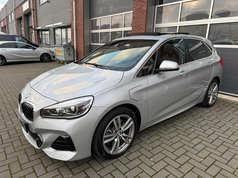 Grijs Gebruikt 2021 BMW 225 Active Tourer M Sport MPV | € 26.450 (Eerlijke prijs) - Afbeelding 1/4