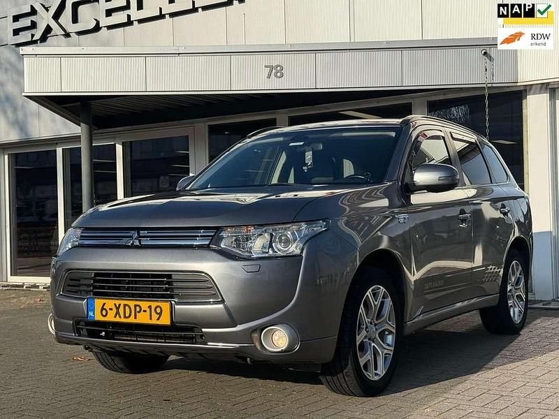 Grijs Occasion 2014 Mitsubishi Outlander P-HEV Edition SUV | € 8.450 (Goede deal) - Afbeelding 1/4