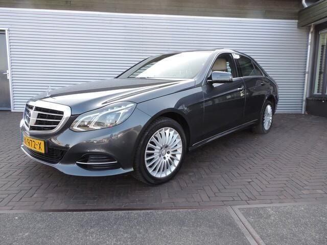 Grijs Gebruikt 2013 Mercedes E350 Elegance Sedan | € 16.490 (Super prijs) - Afbeelding 1/4