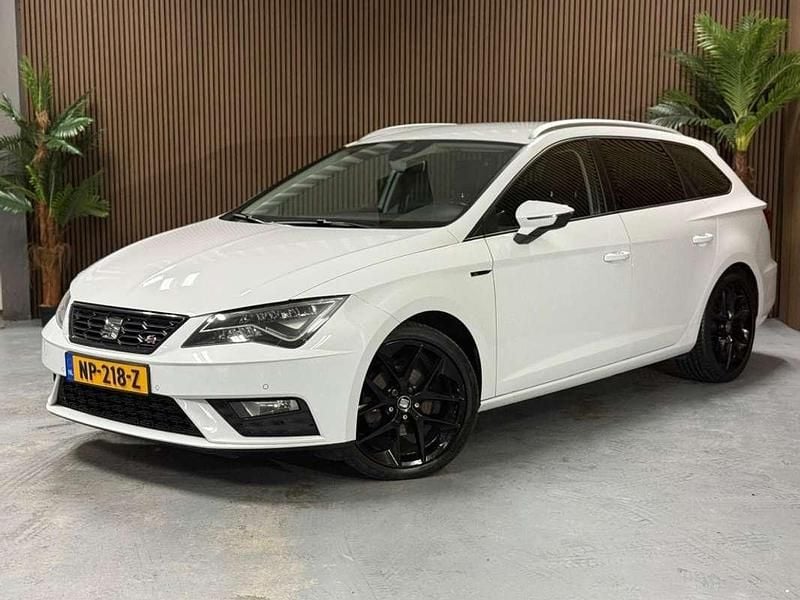 Wit Occasion 2017 Seat Leon ST Stationwagen | € 10.750 (Eerlijke prijs) - Afbeelding 1/4