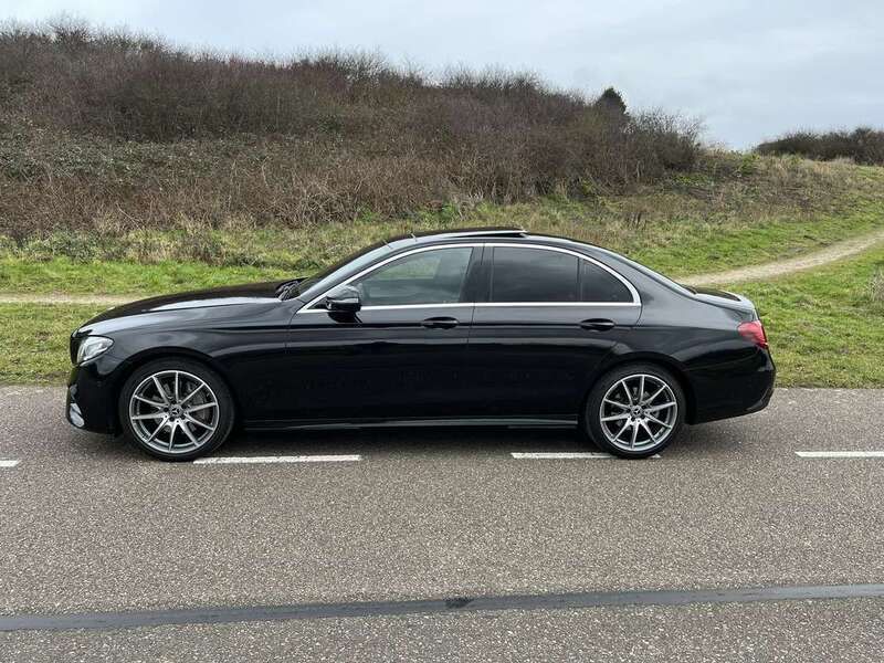 Zwart Gebruikt 2018 Mercedes E200 AMG Sedan | € 33.900 (Iets duurder) - Afbeelding 1/4