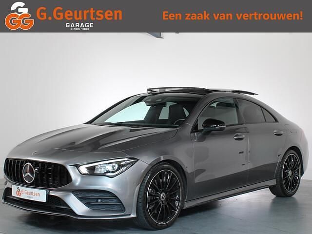 Grijs Gebruikt 2019 Mercedes CLA220 Premium Plus Sedan | € 33.700 (Eerlijke prijs) - Afbeelding 1/4
