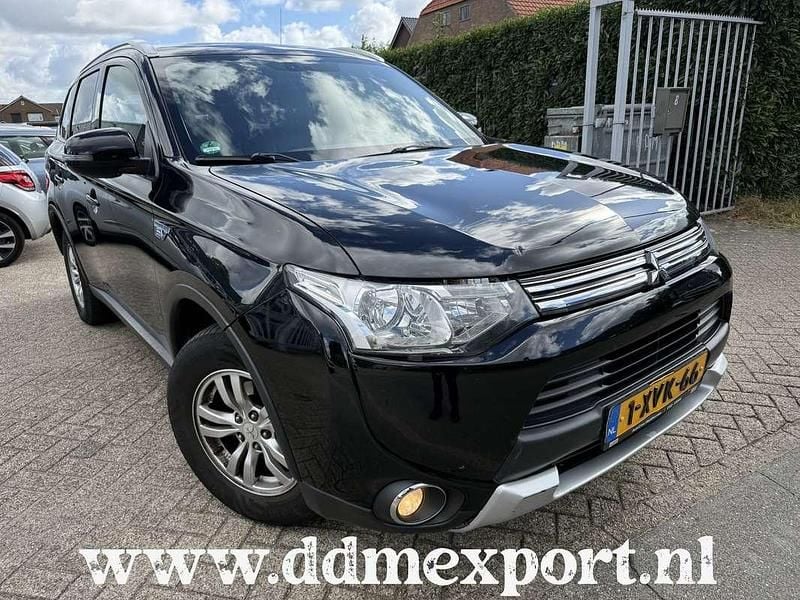 Zwart Gebruikt 2014 Mitsubishi Outlander P-HEV Edition SUV | € 7.450 (Super prijs) - Afbeelding 1/4