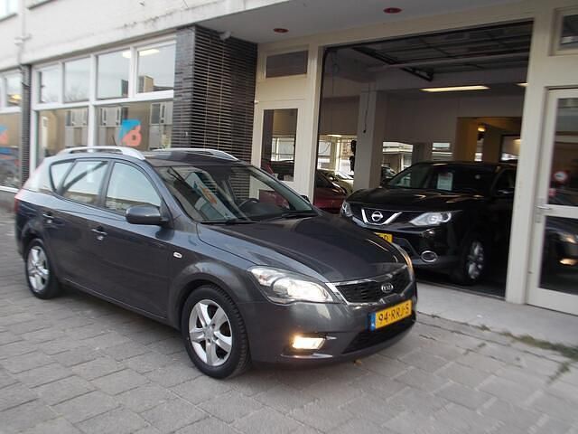 Grijs Gebruikt 2011 Kia Ceed Plus Hatchback | € 6.450 (Eerlijke prijs) - Afbeelding 1/4