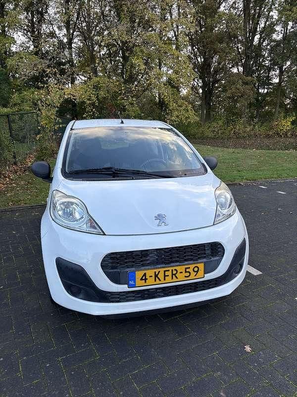 Wit Gebruikt 2013 Peugeot 107 Access Hatchback | € 3.000 (Super prijs) - Afbeelding 1/4