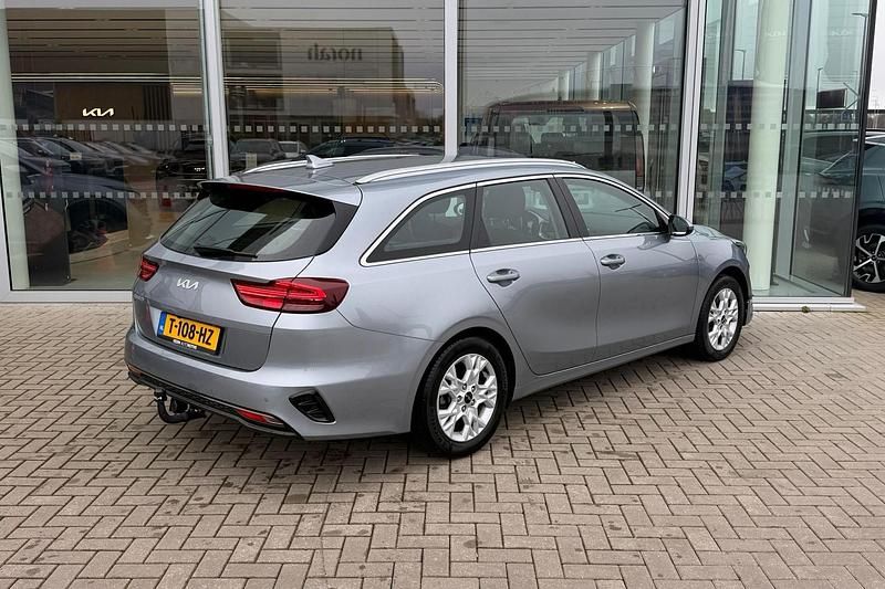 Occasion Kia Ceed 2023 Grijs Hatchback