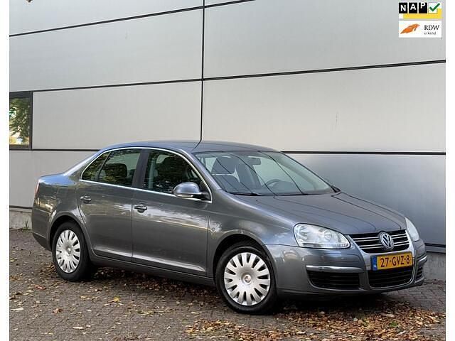 Grijs Gebruikt 2008 VW Jetta Comfortline Sedan | € 4.750 (Duur) - Afbeelding 1/4