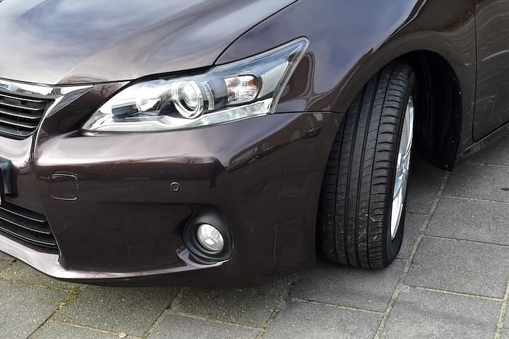 Occasion Lexus CT200h Business Edition 2013 Bruin (metallic) Hatchback