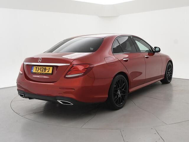 Rood Gebruikt 2016 Mercedes E220 AMG Sedan | € 21.900 (Eerlijke prijs) - Afbeelding 1/4