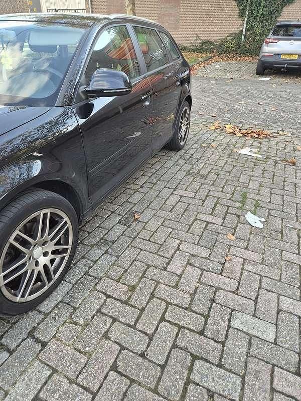 Zwart Occasion 2009 Audi A3 Stationwagen | € 5.000 (Eerlijke prijs) - Afbeelding 1/4