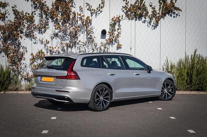 Occasion Volvo V60 Plus 350 PK (257 kW) 2025 Grijs Stationwagen