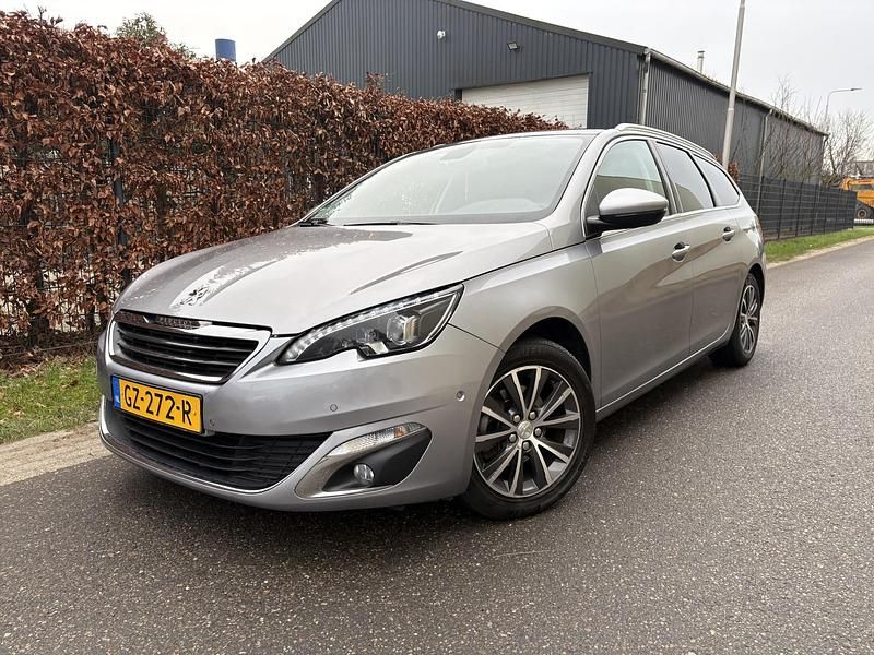 Grijs Occasion 2015 Peugeot 308 Allure Stationwagen | € 4.650 (Eerlijke prijs) - Afbeelding 1/4