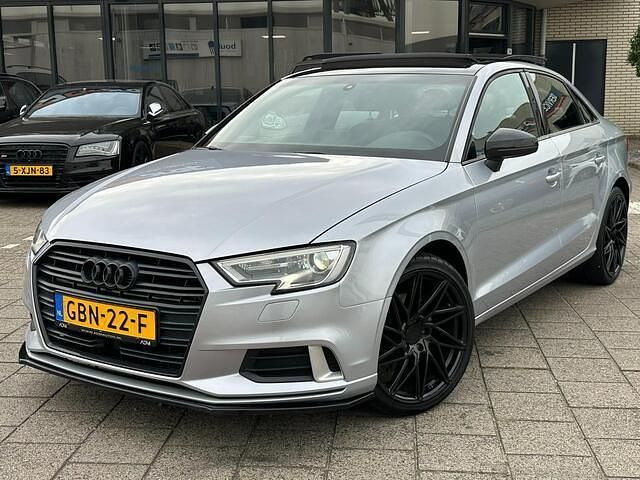 Grijs Gebruikt 2017 Audi A3 Design Sedan | € 22.950 (Eerlijke prijs) - Afbeelding 1/4
