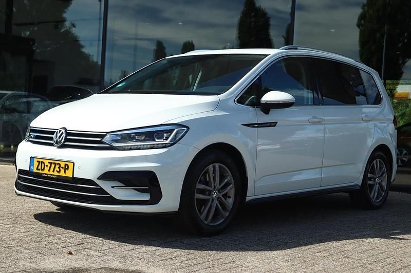 Wit Gebruikt 2019 VW Touran Highline MPV | € 29.900 (Duur) - Afbeelding 1/4