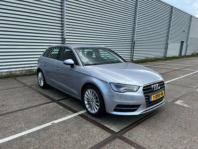 Zilver Gebruikt 2014 Audi A3 Hatchback | € 13.450 (Eerlijke prijs) - Afbeelding 1/4